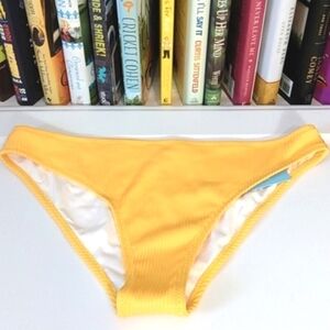 CUPSHE GOLD RIBBED LOW RISE BIKINI BOTTOMS SIZE MEDIUM NWT